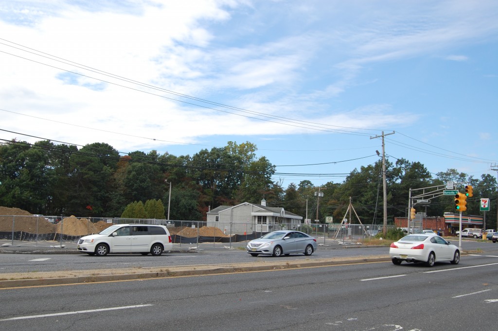 The corner of Burrsville and Burnt Tavern roads in Brick, with a new Santander bank branch under construction. (Photo: Daniel Nee)