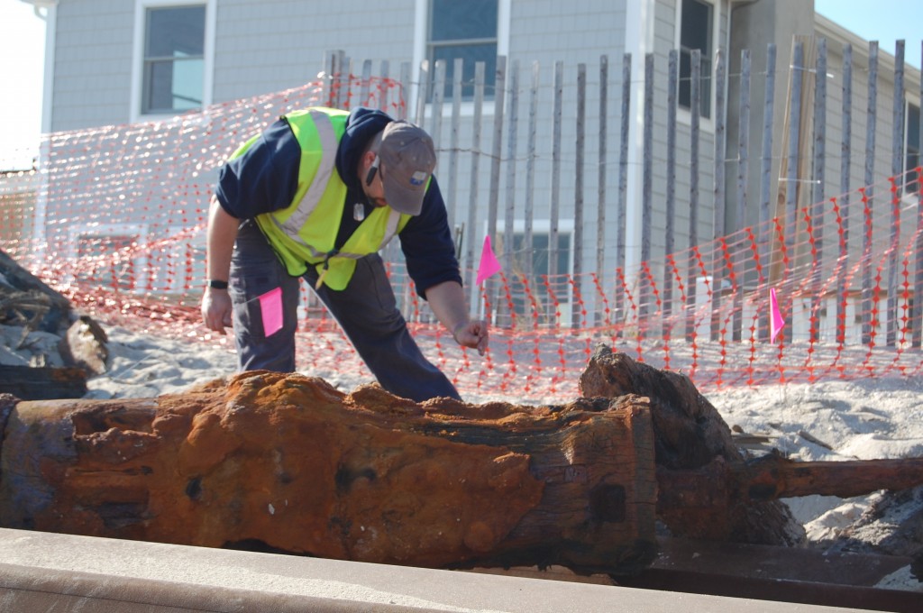 A investigator examines pieces of a shipwreck in Brick, N.J. (Photo: Daniel Nee)