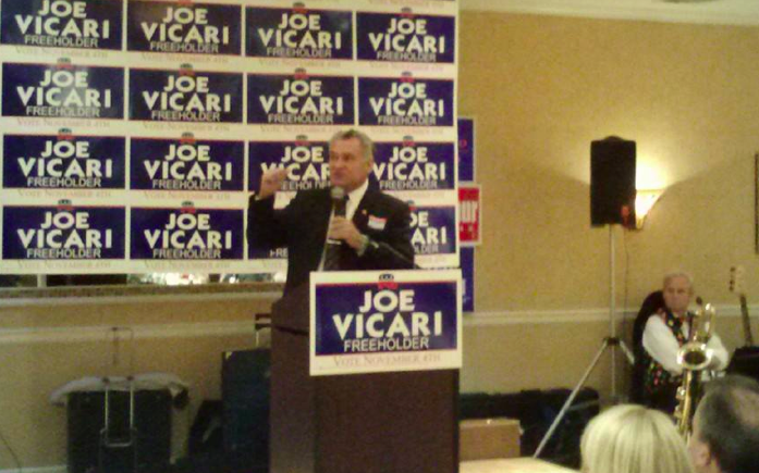 Joe Vicari addresses an OCGOP rally Monday night. (Photo: Vicari Campaign)