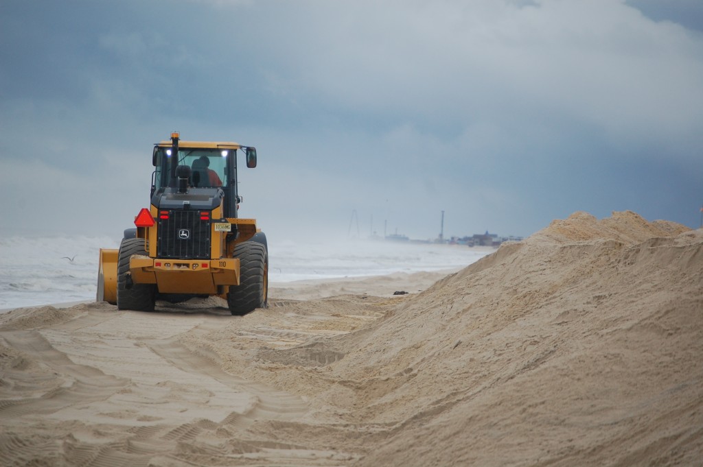 A front loader shores up dunes in Toms River’s Normandy Beach section, Sept. 30, 2015. (Photo: Daniel Nee)