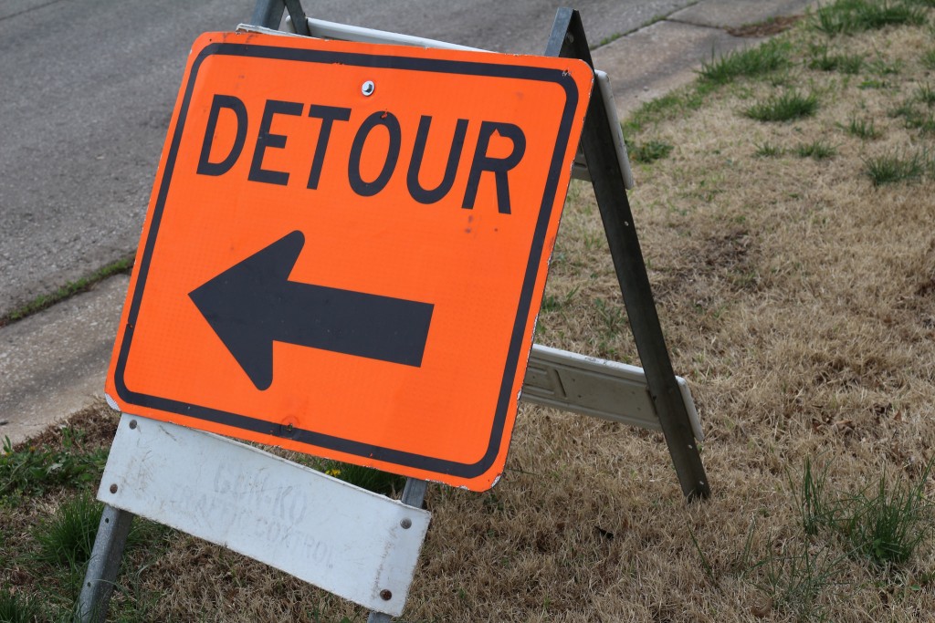 Detour sign. (Photo: CodyJung/Flickr)