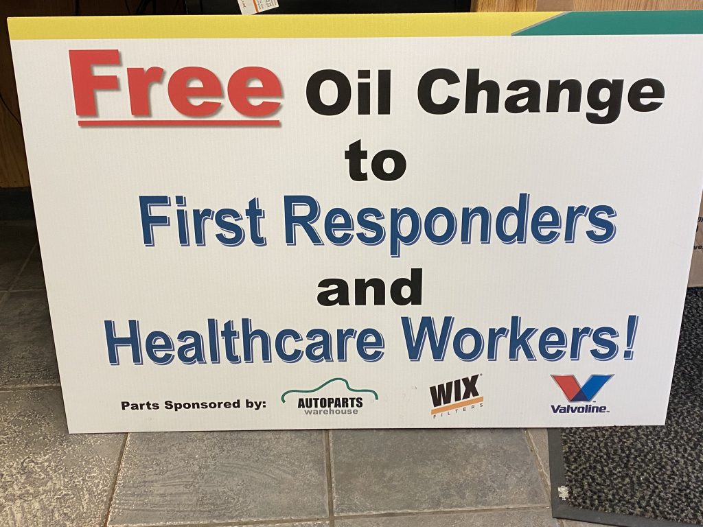 A sign advertising free oil changes at Joe's Service Center in Brick, April 2020. (Photo: Joe's Service Center)