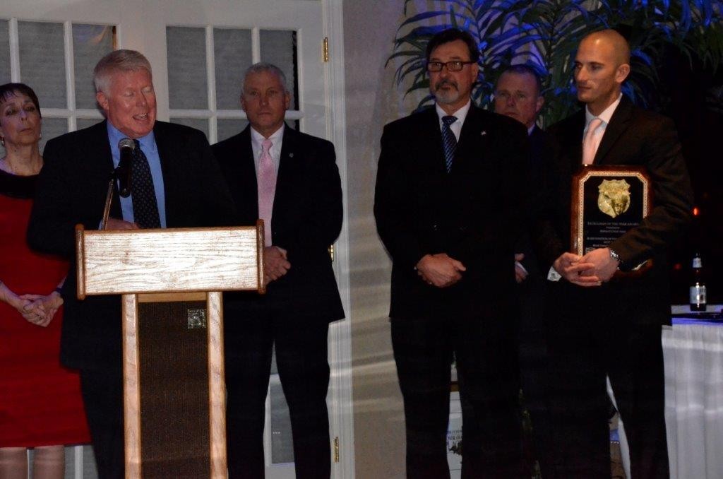 Mayor John Ducey presents an award.