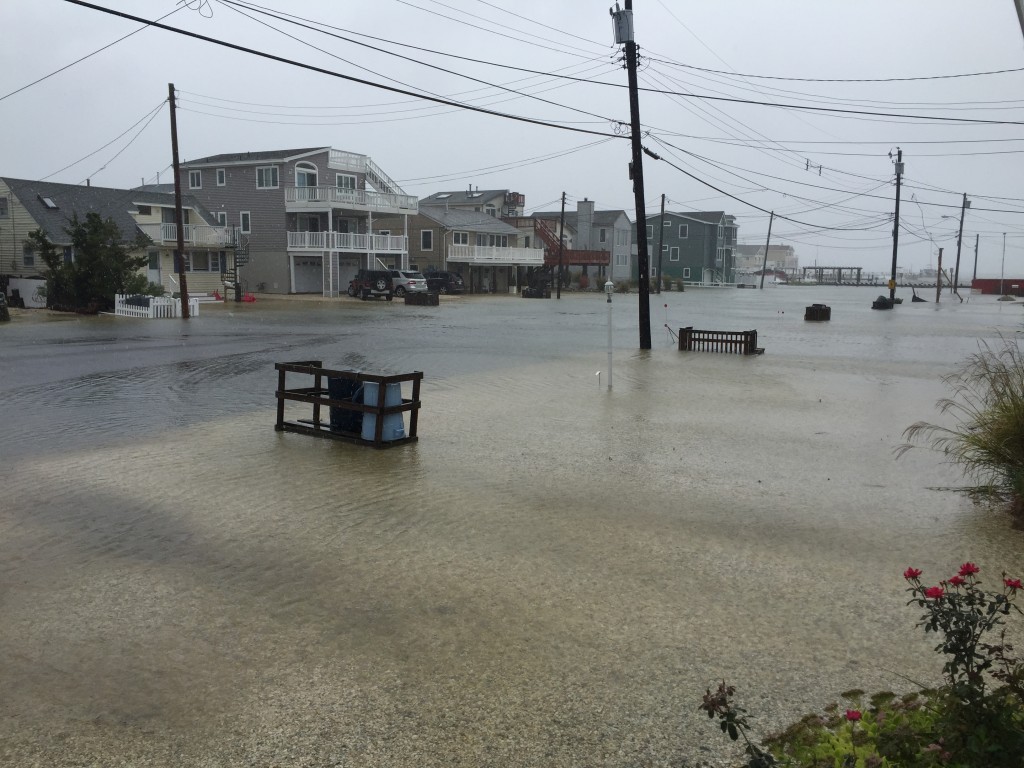 Flooding on a barrier island street during the Oct. 2015 nor'easter. (Photo: Daniel Nee)