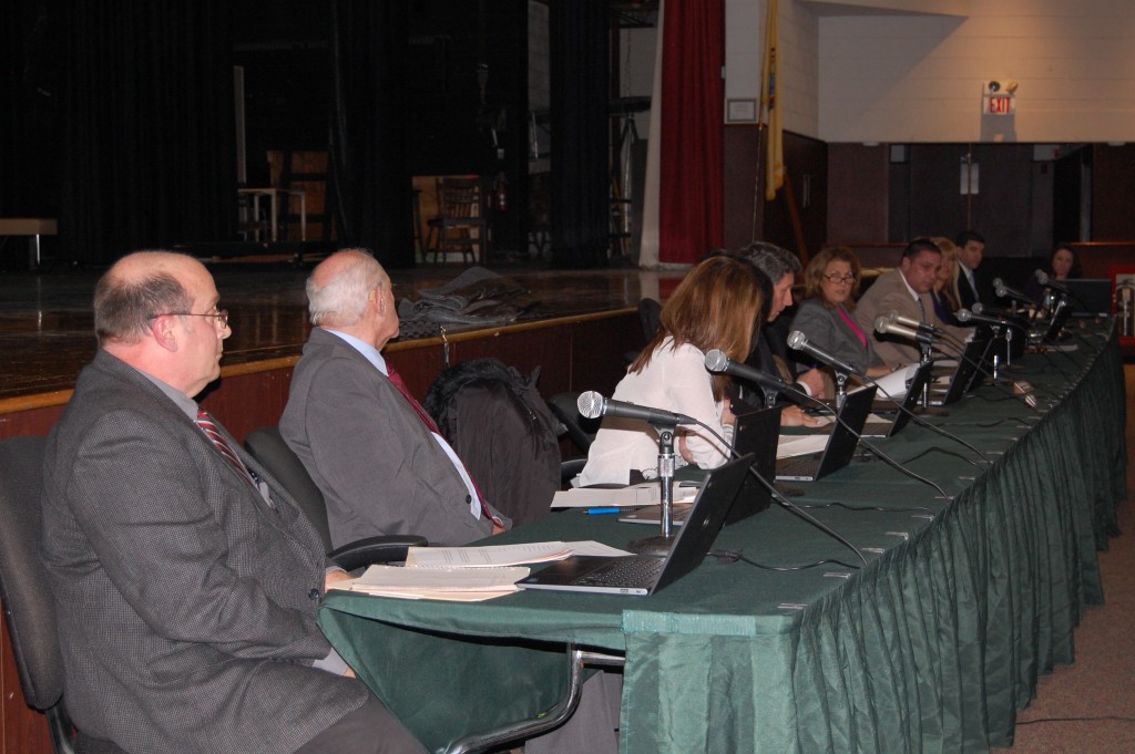 Board of Education members debate at the Jan. 7, 2016 meeting. (Photo: Daniel Nee)