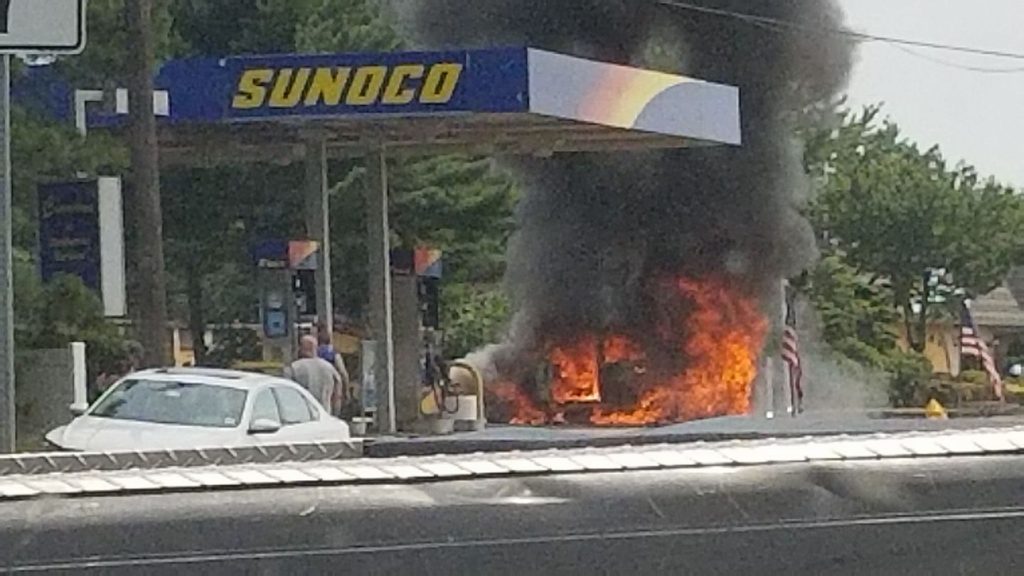 A fire engulfs a vehicle at the Sunoco station in Brick. (Photo: Jersey Shore Hurricane News)