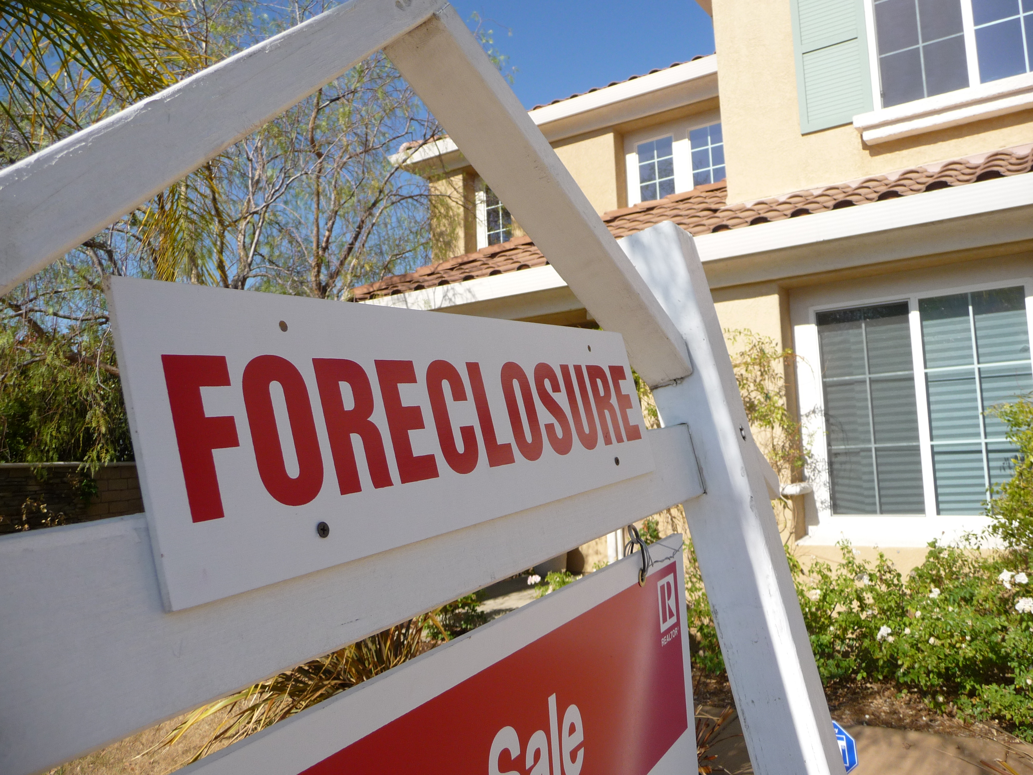 Foreclosure sign. (Credit: Wikimedia Commons)