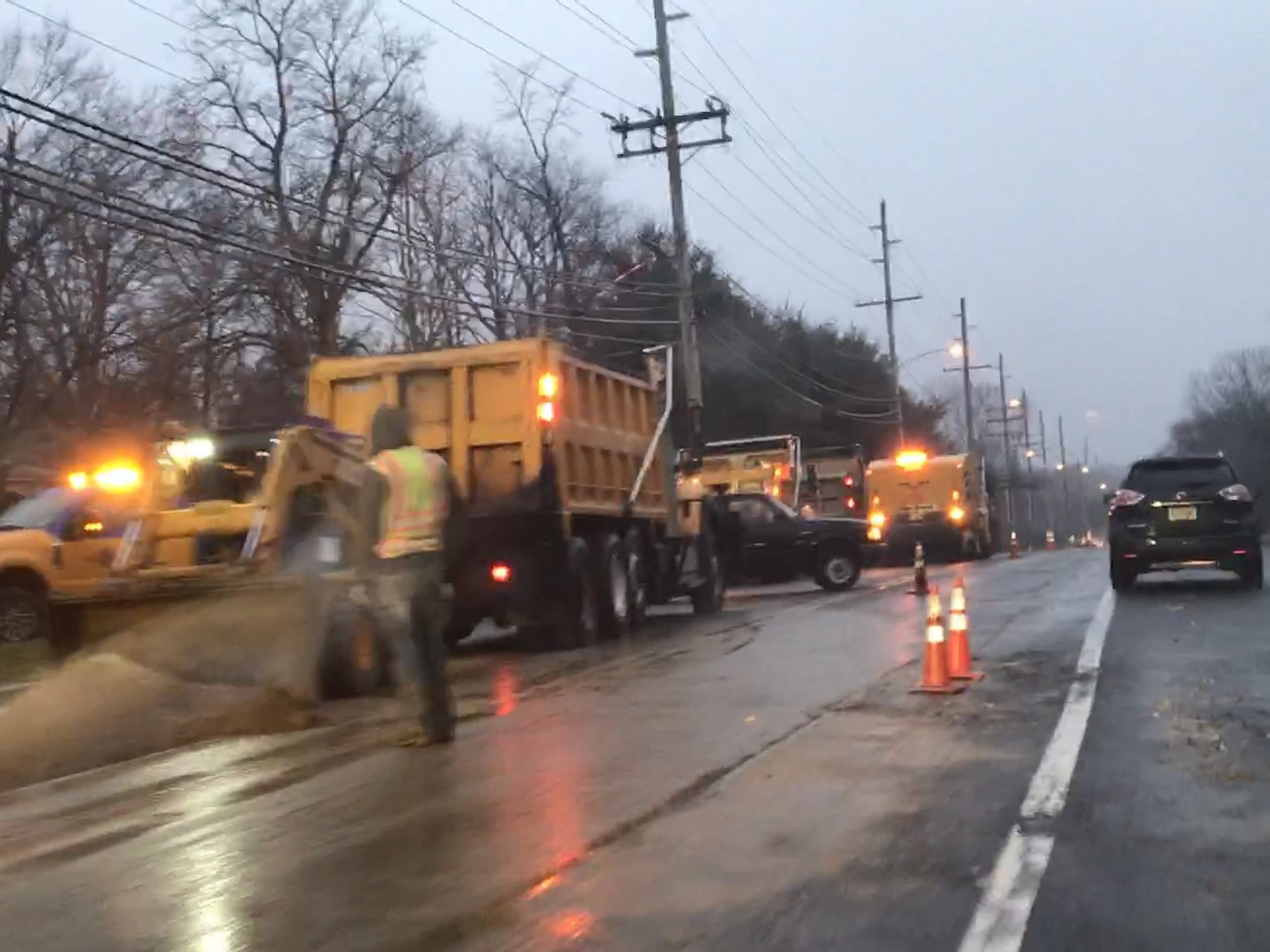 Traffic slows as drainage work closes one side of Herbertsville Road, Feb. 25, 2020. (Photo: Daniel Nee)