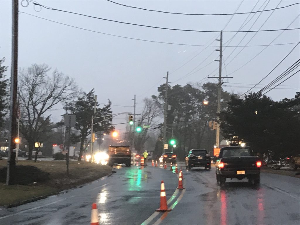 Traffic slows as drainage work closes one side of Herbertsville Road, Feb. 25, 2020. (Photo: Daniel Nee)
