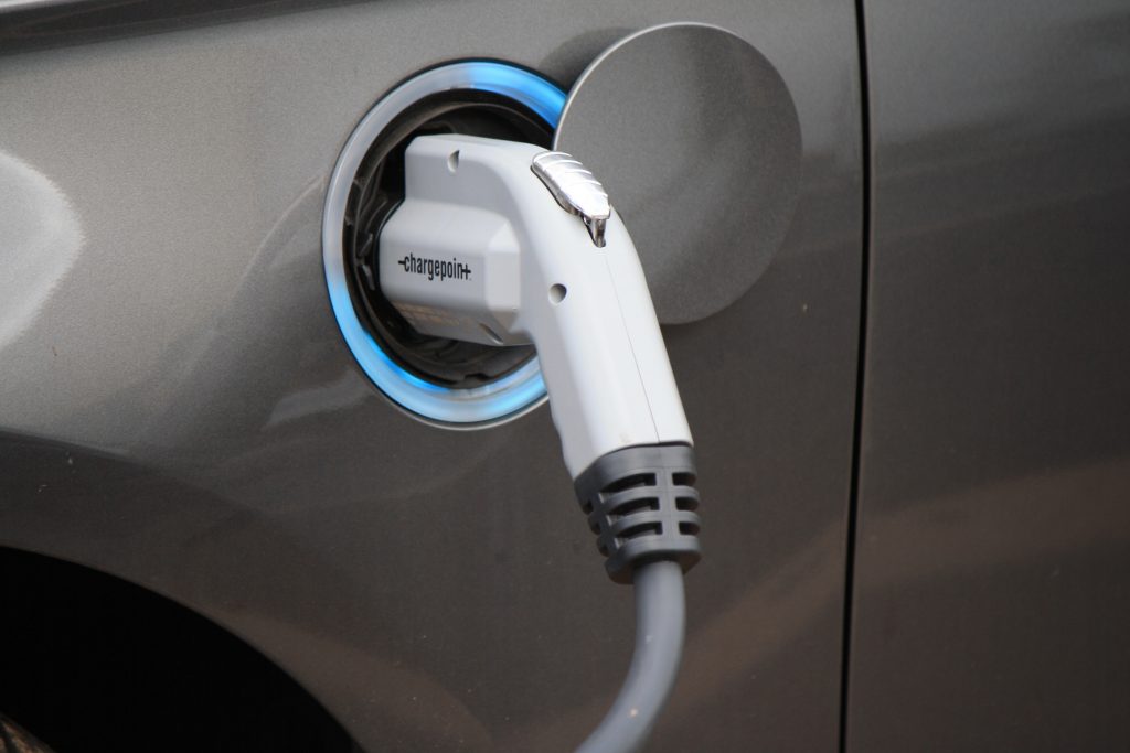 Electric vehicle / EV charging. (Credit: Noya Fields/ Flickr)