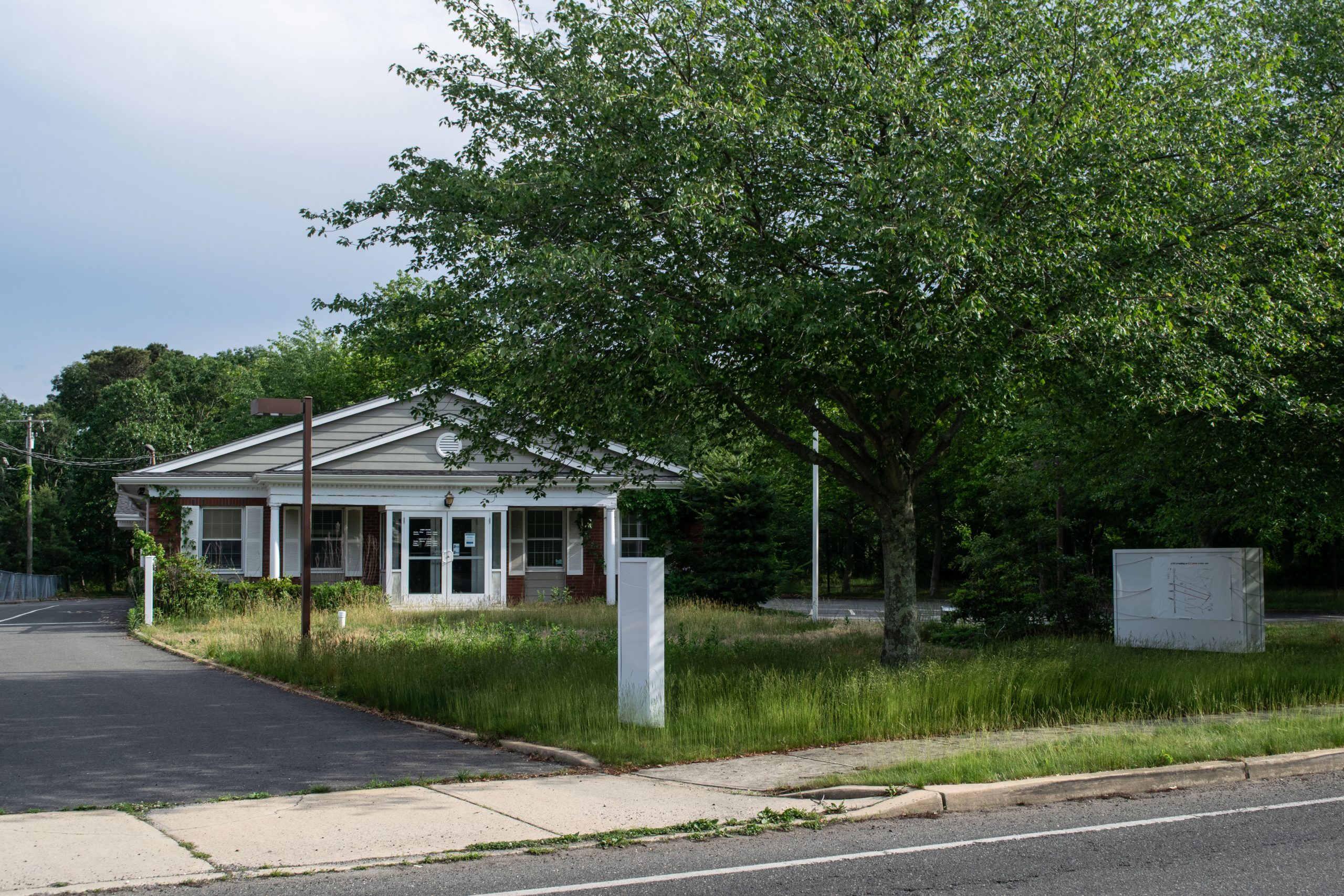 The site of a now-abandoned plan to open a medical marijuana dispensary in Brick at 385 Adamston Road. (Photo: Daniel Nee)