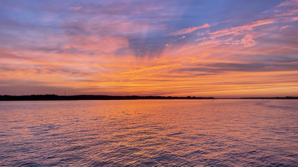 A sunset on Barnegat Bay, Nov. 7, 2021. (Photo: Daniel Nee)