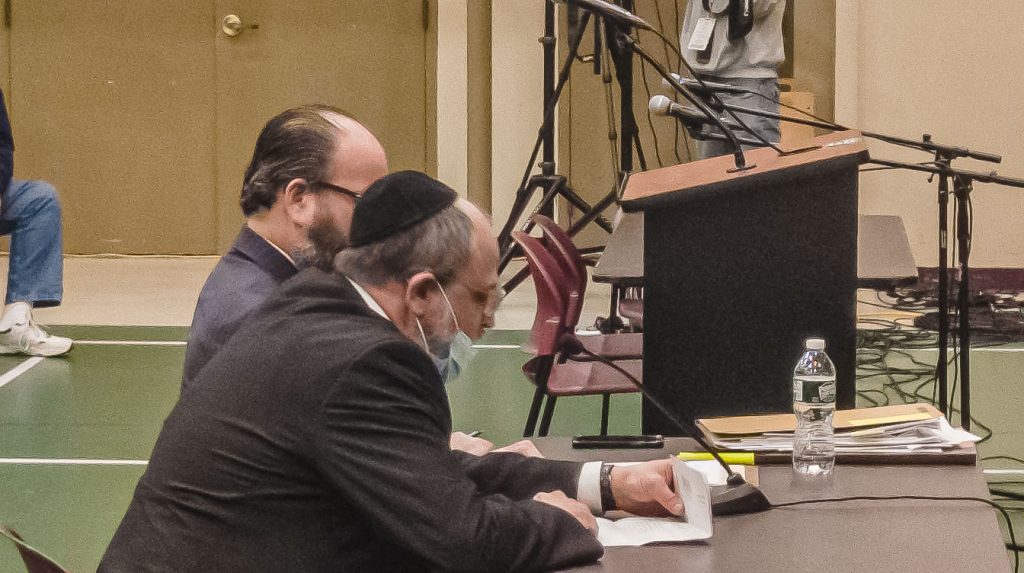 David Pollack (foreground) answers questions posed by attorney Adam Pfeffer. (Photo: Daniel Nee)