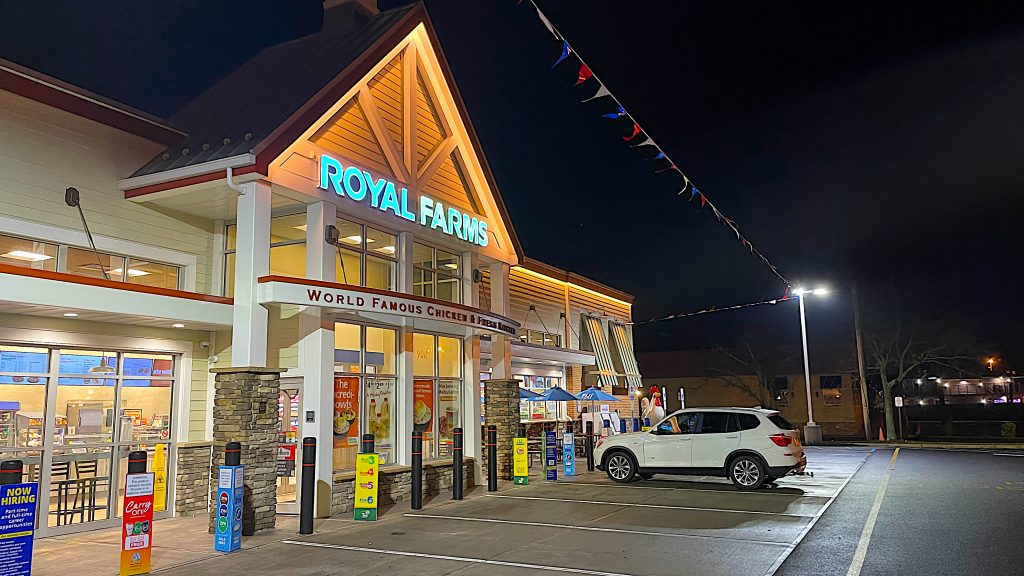 Royal Farms in Brick, N.J., hours after it opened at midnight Dec. 8, 2022. (Photo: Daniel Nee)