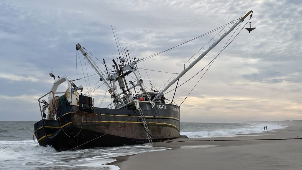 A 77-foot commercial fishing vessel runs aground in Point Pleasant Beach, N.J., Nov. 17, 2023. (Photo: Shorebeat)