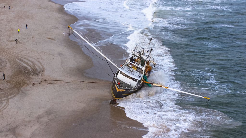 A 77-foot commercial fishing vessel ran aground in Point Pleasant Beach, New Jersey, November 17, 2023. (Photo: Shorebeat)