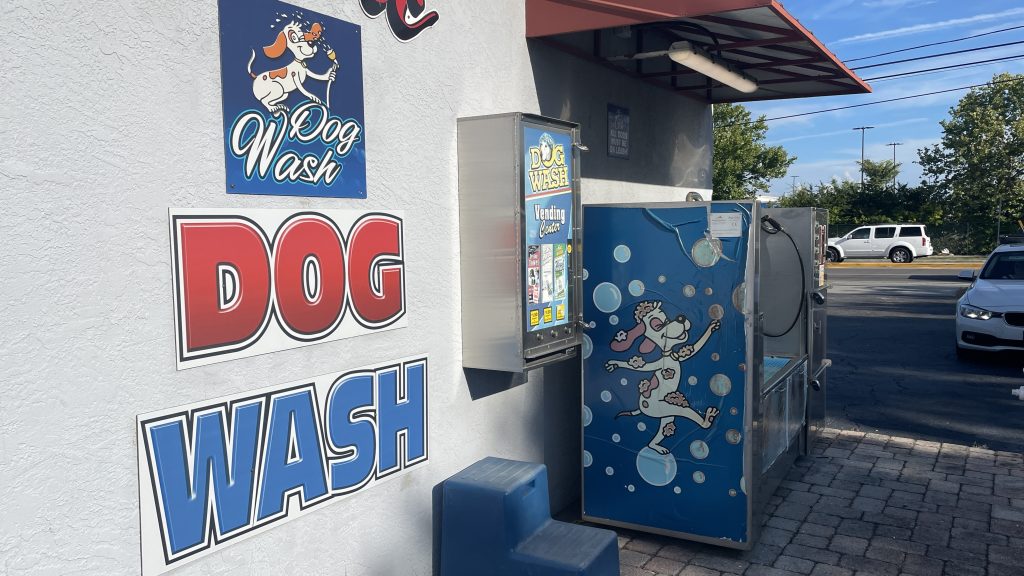 A 'dog wash' at the Classic Car Wash in Largo, Fla. (Photo: Shorebeat)