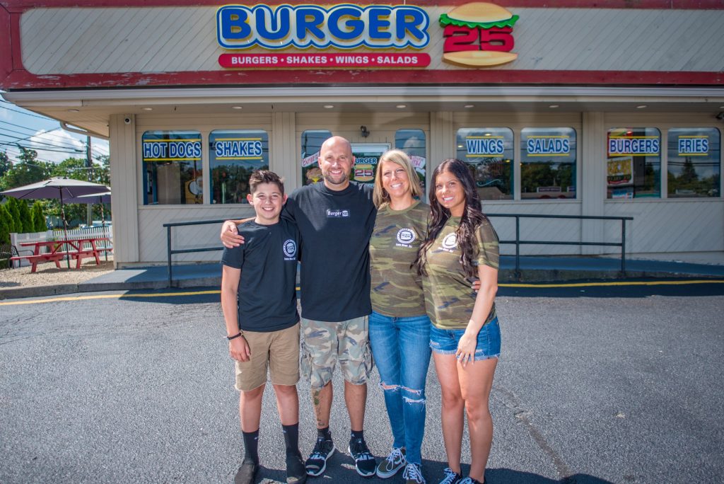 Burger 25's family owners. (Photo: Burger 25/ Facebook)